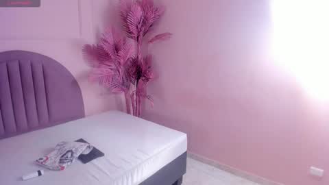 Snapshot of madyscarlett chatting on 10-15-25, 12:05 madyscarlett online show from 10-15-25, 12:05