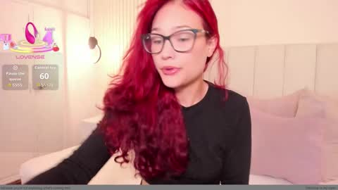 Mae Lyra online show from 12-16-25, 04:34