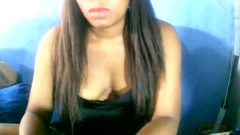 Snapshot of maelahlove chatting on 12-15-24, 11:01 MaelahLove online show from 12-15-24, 11:01