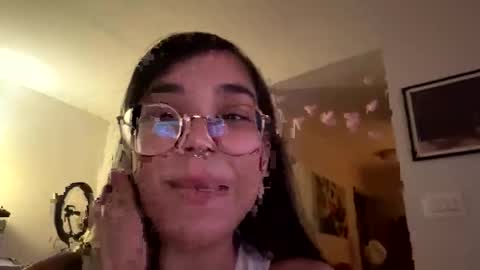 Snapshot of maemariposa chatting on 02-20-26, 12:51 Mae Mariposa online show from 02-20-26, 12:51