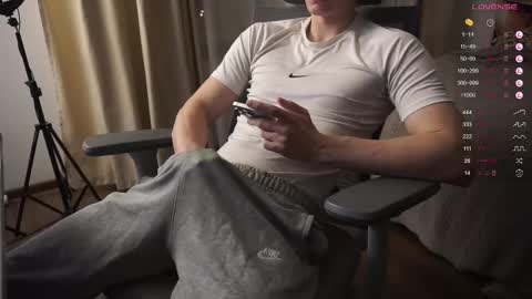 Snapshot of maestro3369 chatting on 02-12-25, 03:49 Mike XMaestro 3369 online show from 02-12-25, 03:49