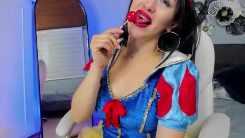 Maria Fernanda online show from 10-30-25, 08:42