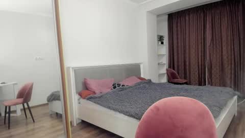 maggie_small online show from 10-17-25, 07:16