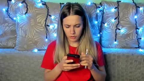 Maggie online show from 10-28-25, 02:04