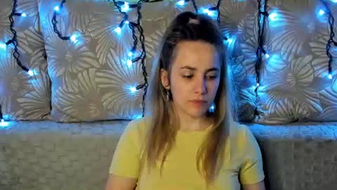 Snapshot of maggiecake chatting on 06-12-26, 12:42 Maggie online show from 06-12-26, 12:42