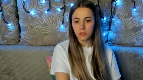 Snapshot of maggiecake chatting on 06-18-26, 01:06 Maggie online show from 06-18-26, 01:06