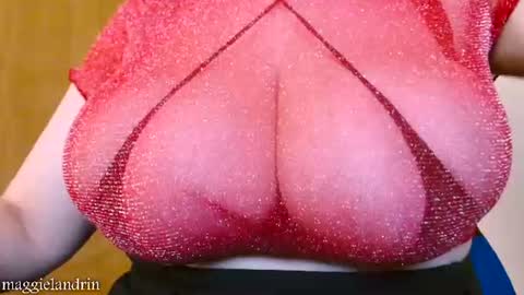 Snapshot of maggielandrin chatting on 07-10-26, 10:23 Maggie online show from 07-10-26, 10:23