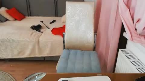 Snapshot of magic_blondie chatting on 01-31-25, 09:16 Margo online show from 01-31-25, 09:16