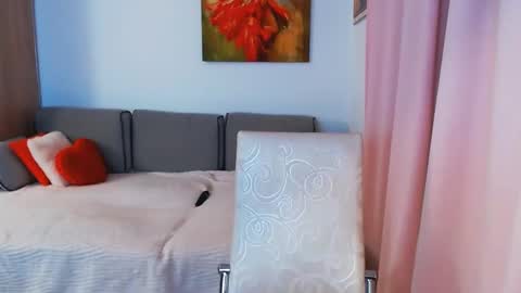 Snapshot of magic_blondie chatting on 03-06-25, 12:00 Margo online show from 03-06-25, 12:00