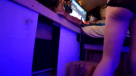 Snapshot of magic_bus_adventures chatting on 01-25-25, 06:34 Gaia Love online show from 01-25-25, 06:34