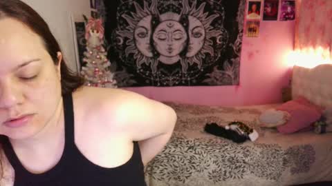 Snapshot of magic_clairewitch chatting on 12-25-24, 03:06 Claire online show from 12-25-24, 03:06