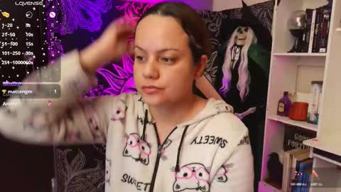 Claire online show from 10-05-25, 05:06