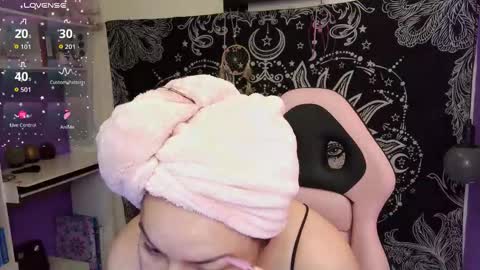 Claire online show from 03-28-26, 01:33