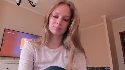 Alice  online show from 04-18-26, 07:56