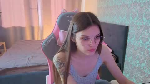 Snapshot of magic_shy chatting on 04-30-26, 10:21 Merry online show from 04-30-26, 10:21