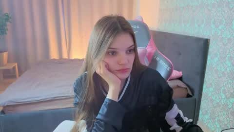 Snapshot of magic_shy chatting on 05-01-26, 01:54 Merry online show from 05-01-26, 01:54