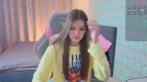 Snapshot of magic_shy chatting on 05-22-26, 01:35 Merry online show from 05-22-26, 01:35