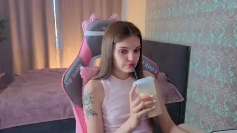 Snapshot of magic_shy chatting on 06-29-26, 02:29 Merry online show from 06-29-26, 02:29