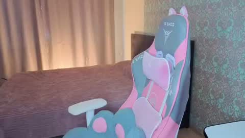 Snapshot of magic_shy chatting on 07-21-26, 01:30 Merry online show from 07-21-26, 01:30