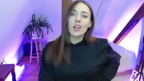 Zooey online show from 02-18-25, 07:52