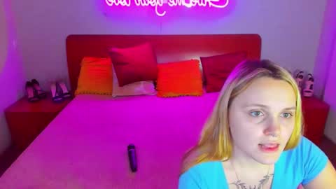 Lili and Bella online show from 01-22-25, 10:18