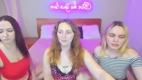 Lili and Bella online show from 03-22-26, 07:45