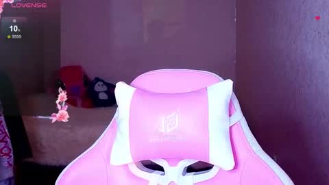 Snapshot of magicladyy chatting on 10-05-25, 02:37 Angel online show from 10-05-25, 02:37