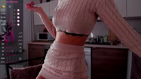 Snapshot of magiclovexo chatting on 01-25-25, 07:28 MagicLove online show from 01-25-25, 07:28