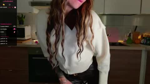 Snapshot of magiclovexo chatting on 10-26-25, 06:41 MagicLove online show from 10-26-25, 06:41