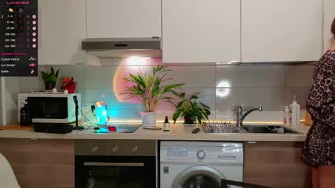 Snapshot of magiclovexo chatting on 11-02-25, 07:55 MagicLove online show from 11-02-25, 07:55