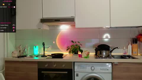 Snapshot of magiclovexo chatting on 11-06-25, 02:34 MagicLove online show from 11-06-25, 02:34