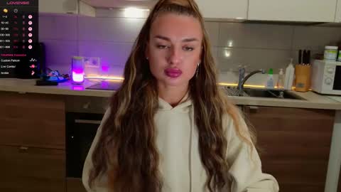 Snapshot of magiclovexo chatting on 11-27-25, 09:22 MagicLove online show from 11-27-25, 09:22