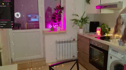 Snapshot of magiclovexo chatting on 12-15-25, 09:35 MagicLove online show from 12-15-25, 09:35