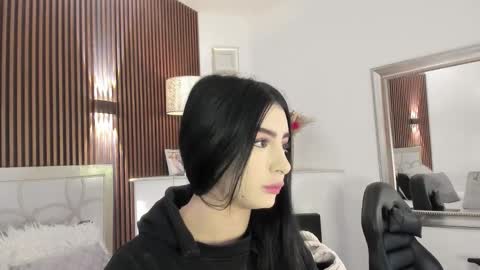 Snapshot of magieethomson chatting on 02-23-26, 12:02 magieethomson online show from 02-23-26, 12:02