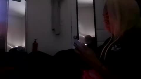 magiicboo online show from 10-28-25, 07:01