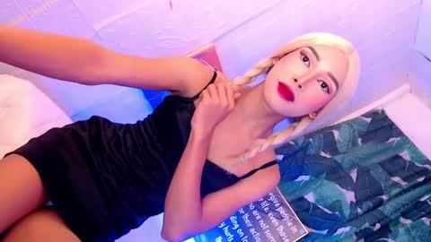 Mocah online show from 01-17-25, 03:32