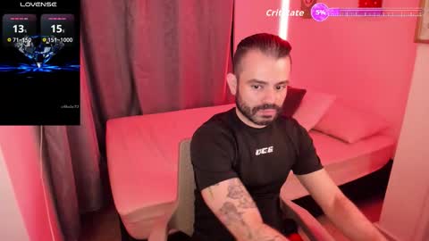 Snapshot of magnus_king chatting on 10-15-25, 02:33 online show from 10-15-25, 02:33