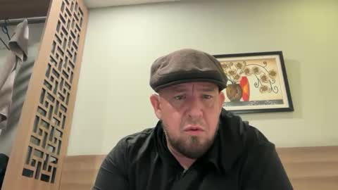 Snapshot of mai2112 chatting on 12-21-25, 12:12 mai2112 online show from 12-21-25, 12:12