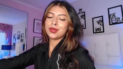 Maia Reficco online show from 04-20-26, 01:58