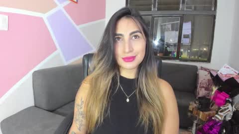 Snapshot of maiaconnor chatting on 11-28-25, 02:47 online show from 11-28-25, 02:47