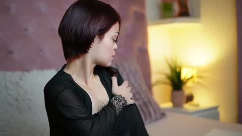 Snapshot of maiamini chatting on 10-22-25, 08:19 Maia online show from 10-22-25, 08:19