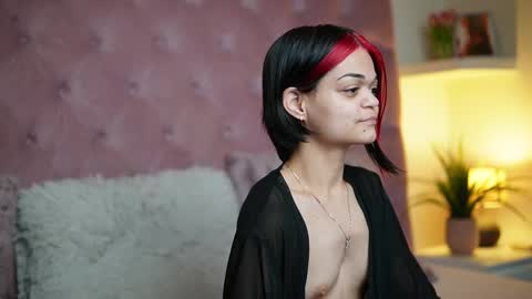 Snapshot of maiamini chatting on 12-14-25, 08:57 Maia online show from 12-14-25, 08:57