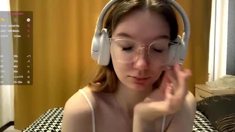 Snapshot of maidacompston chatting on 09-24-25, 09:12 Elina online show from 09-24-25, 09:12