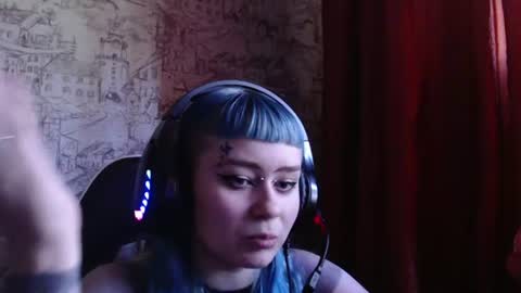 Snapshot of maihaubrick chatting on 07-17-26, 10:22 Lola online show from 07-17-26, 10:22