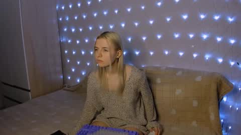 Your kitty online show from 02-06-25, 03:31