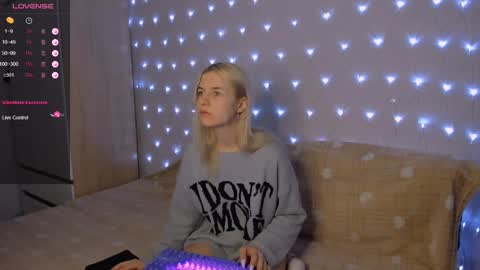 Your kitty online show from 02-11-25, 02:35