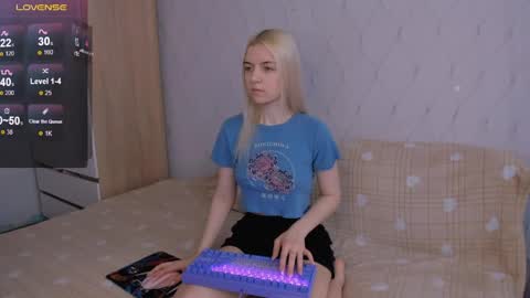 Your kitty online show from 04-26-26, 03:48