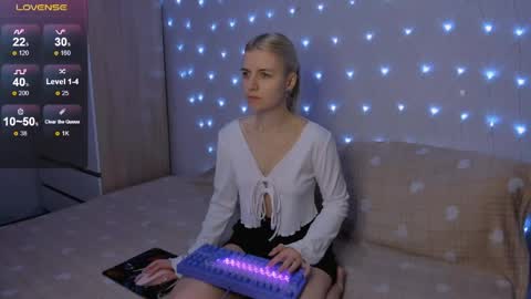 Your kitty online show from 04-28-26, 03:39