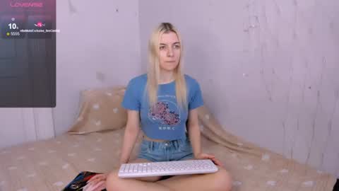 Your kitty online show from 06-18-26, 03:29