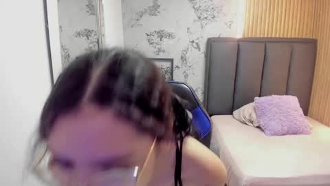  M A I L Y  online show from 11-20-25, 01:55